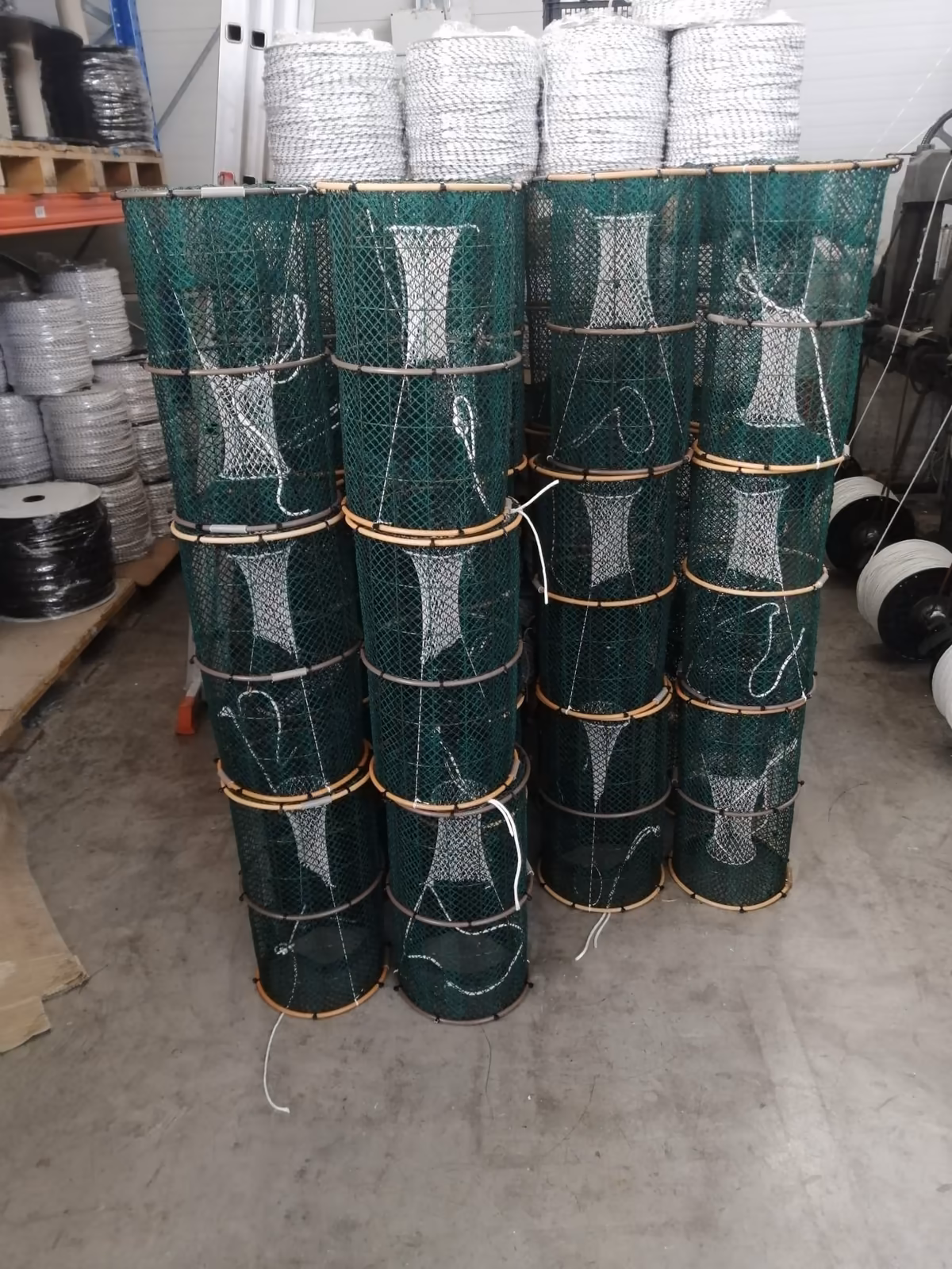 Nasse da polpo rinforzate impilate